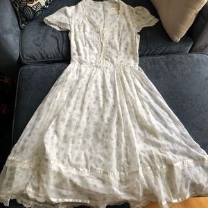 FLASH SALE: Flirty and fun Gunne Sax style dress